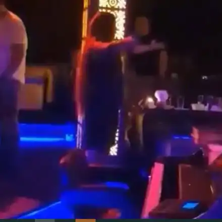 Жана Бергендорф показа коремче