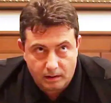 Коко Каменаров кара като луд и след присъдата, бившият шеф на БНТ едва не блъсна репортери на „Уикенд”