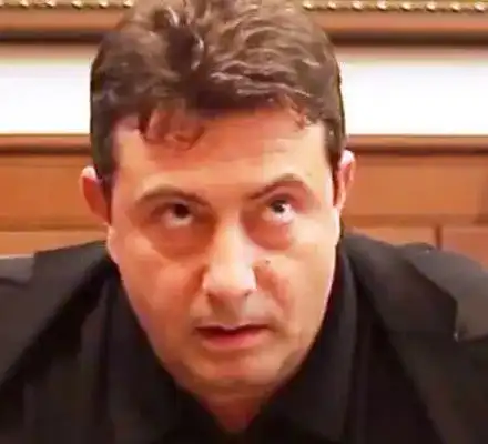 Коко Каменаров кара като луд и след присъдата, бившият шеф на БНТ едва не блъсна репортери на „Уикенд”