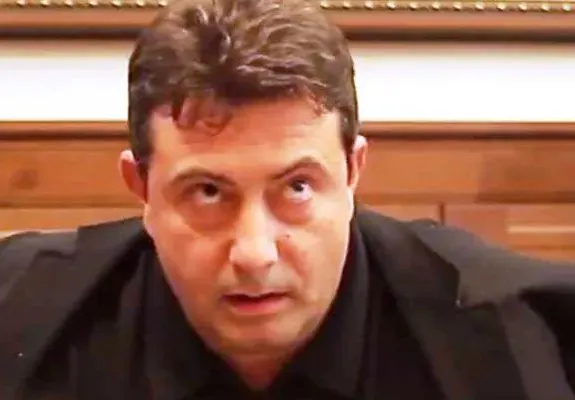 Коко Каменаров кара като луд и след присъдата, бившият шеф на БНТ едва не блъсна репортери на „Уикенд”