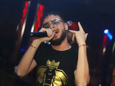 Криско в ужас да не урочасат бебето (Вижте как го предпазва)