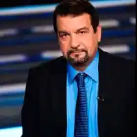 Криза на средната възраст, Ники Кънчев боядиса косата си в гарваново черно