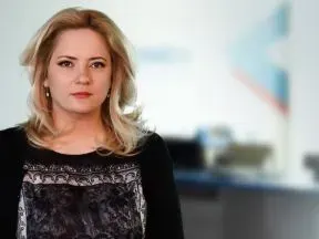 Лора Крумова бяга в Гърция (Журналистката се отказа от телевизията)