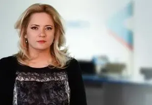 Лора Крумова бяга в Гърция (Журналистката се отказа от телевизията)