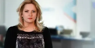 Лора Крумова бяга в Гърция (Журналистката се отказа от телевизията)