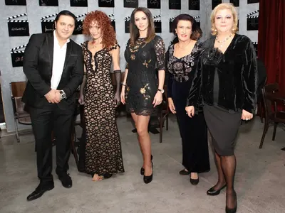 Лорд Евгени Минчев отсече: Доживотен затвор за чорапа на Михаела, Райна облечена в ретро хит, провален моден дует на Ивана с Кеца + още и снимки