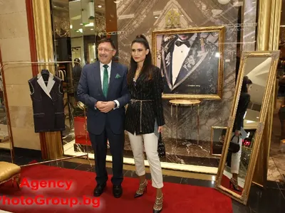 Лорд Евгени Минчев в акция: Искрата почти като ранен Драго Чая,  д-р Джон го дава ала Слави Трифонов, кой облича Ефремов и кой го фризира? И  още + снимки