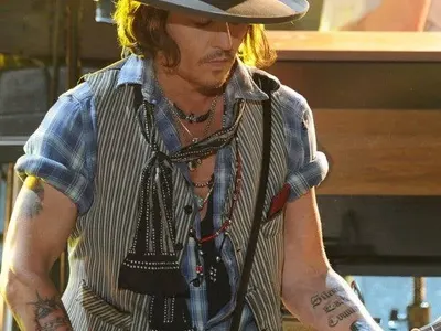 Лорд Евгени Минчев в модна атака: Любен Дилов- син, по-син от всякога, Киркоров надяна Панагюрското златно съкровище,  25 см  му е на Джони Деп и още + снимки