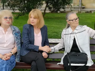 Лорд Евгени Минчев в модна атака: Любен Дилов- син, по-син от всякога, Киркоров надяна Панагюрското златно съкровище,  25 см  му е на Джони Деп и още + снимки