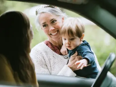 Майчинство или кариера: Добра идея ли е да използваме агенция за детегледачки?