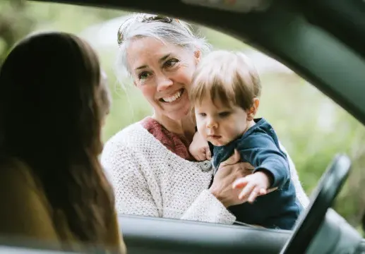 Майчинство или кариера: Добра идея ли е да използваме агенция за детегледачки?