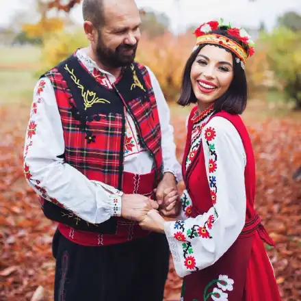 МЕГЗ и Рончев облякоха народни носии