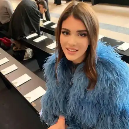 Миска не знае български, представя ни на „Мис Свят”