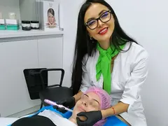 Най-красивата лекарка - Полина Паньова сбъдва мечти преди Коледа (Снимки)