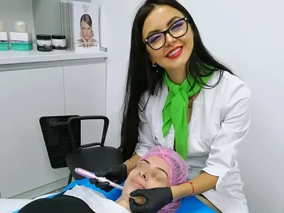 Най-красивата лекарка - Полина Паньова сбъдва мечти преди Коледа (Снимки)