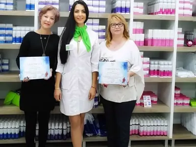 Най-красивата лекарка - Полина Паньова сбъдва мечти преди Коледа (Снимки)