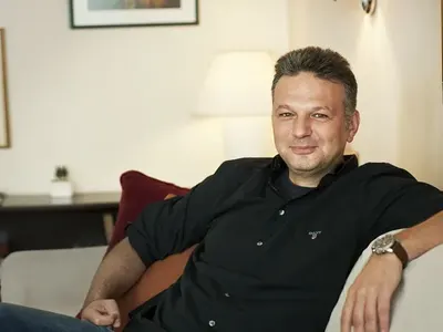 Ники Дойнов се къпе в невиждан лукс! Уникални СНИМКИ от шикозния апартамент на новинаря