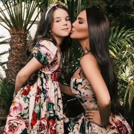 Плеймейтките ни излязоха в отпуск по майчинство: Николета гледа първокласничка, Русата Златка сменя памперси , Кучкова се покри с дъщеря си и още….