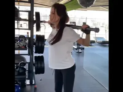 Преслава се поти във фитнеса (Певицата вае тяло след раждането - Фото)