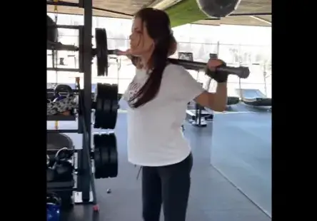 Преслава се поти във фитнеса (Певицата вае тяло след раждането - Фото)