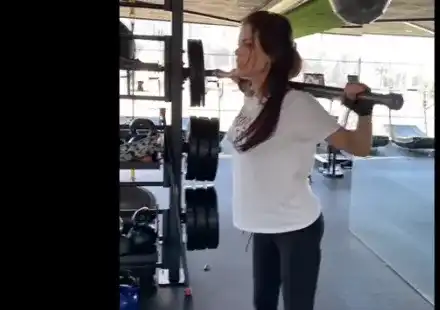 Преслава се поти във фитнеса (Певицата вае тяло след раждането - Фото)