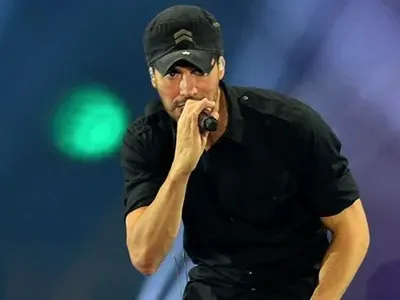 Родна фирма завлече Енрике Иглесиас с три концерта