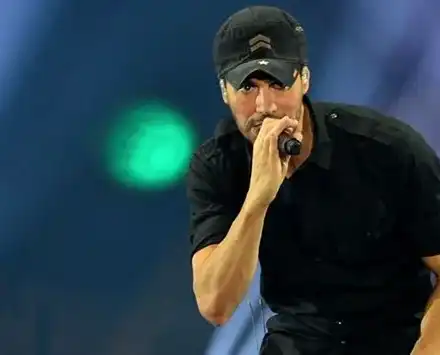 Родна фирма завлече Енрике Иглесиас с три концерта