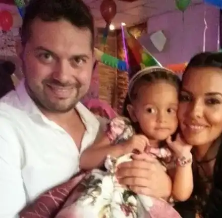 Щерката на Борис Солтарийски по стъпките на татко си (Малката Ема в музикална школа)