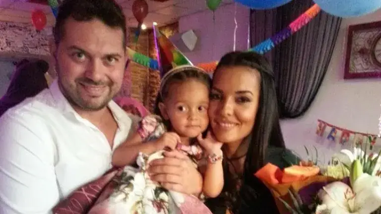 Щерката на Борис Солтарийски по стъпките на татко си (Малката Ема в музикална школа)