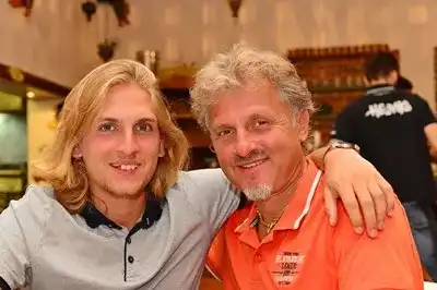 Синът на Къци Вапцаров не иска да живее в България