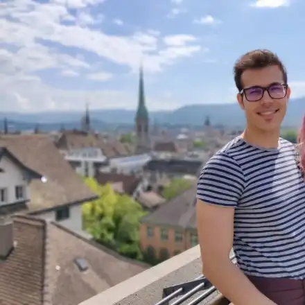 Синът на Петя Буюклиева стана докторант