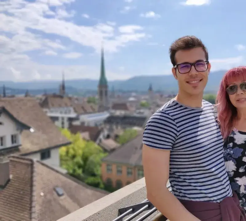 Синът на Петя Буюклиева стана докторант