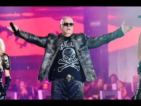 Слави Трифонов пее само с бронежилетка (Дългия в ужас от покушение срещу него)