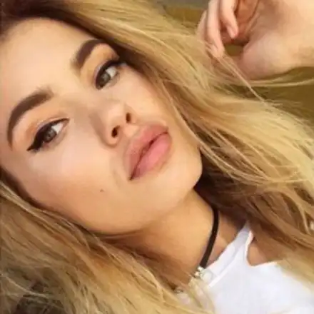 Стотици в социалните мрежи питат: Кой плаща на Кристин Илиева да води охолен живот?