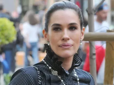 Теди Велинова ремонтира каравани, за да изкара някой лев след развода с д-р Енчев! (Снимки)