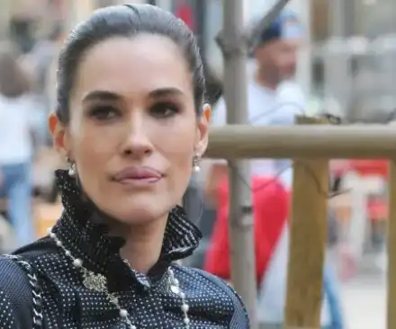 Теди Велинова ремонтира каравани, за да изкара някой лев след развода с д-р Енчев! (Снимки)