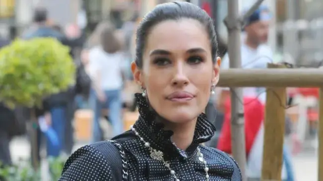 Теди Велинова ремонтира каравани, за да изкара някой лев след развода с д-р Енчев! (Снимки)