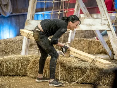 Участничка от „Фермата“ влезе в битка по дантелени прашки