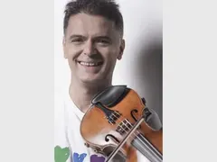 Васко Василев заживя сред цигани (Цигуларят дава безплатни уроци)