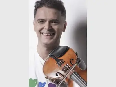 Васко Василев заживя сред цигани (Цигуларят дава безплатни уроци)