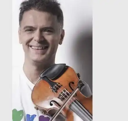 Васко Василев заживя сред цигани (Цигуларят дава безплатни уроци)