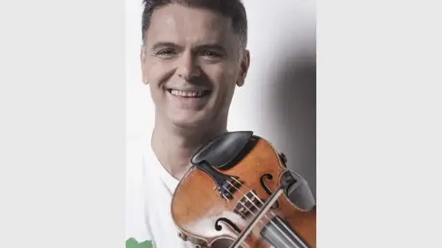 Васко Василев заживя сред цигани (Цигуларят дава безплатни уроци)