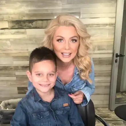 Венета Райкова трепти над сина си и първата му книга