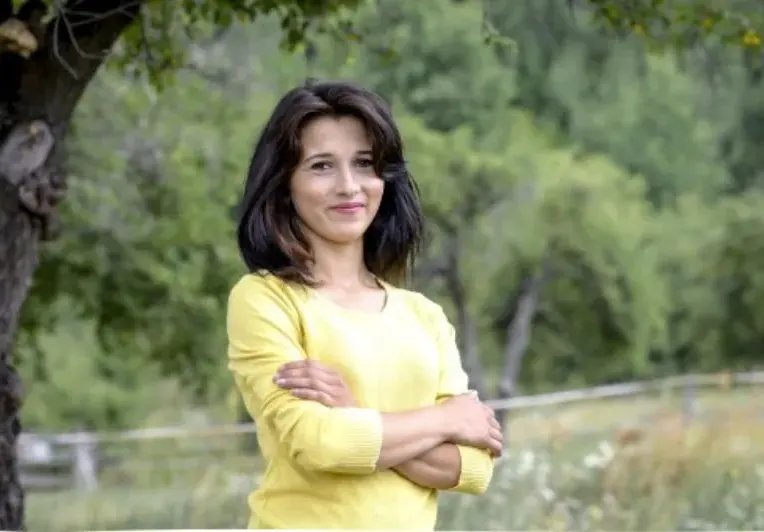 Веселка от „Фермата“ прибира 100-те бона?