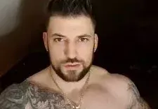 Станислав Яневски се похвали с бебе