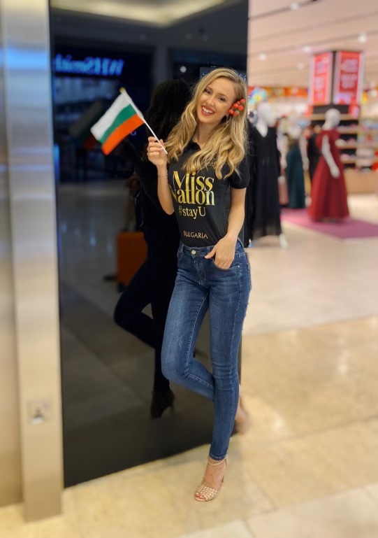 Стъпихме и в Дубай! Моделка блести с дрехи на WOMANSHOP в престижен конкурс