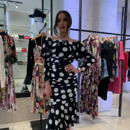 Адриана Тюркмен продава гардероба