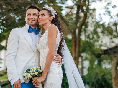 Александър Сано още по-влюбен в жена си след 11 години връзка