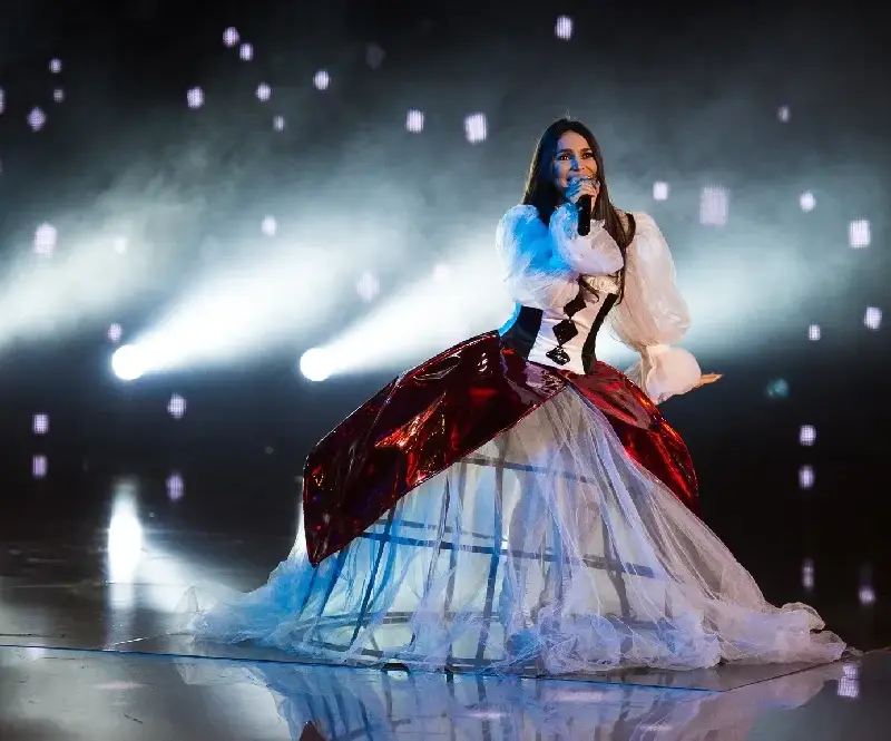 Алисия разкри коя чалга дива е зад маската на Гарвана в „Маскираният певец”