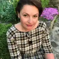 Ани Салич се къпе с бързовар